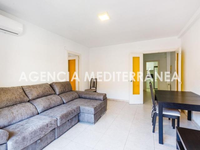 Piso en venta en Valencia, Ciutat Jardí. AMPLIA VIVIENDA JUNTO A PLAZA HONDURAS, VALENCIA. Pisos.
