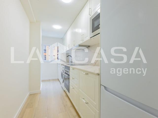 Piso en venta en Valencia, Ciutat Jardí. Piso de 110 m con 4 dormitorios y ascensor en Poeta Mas I Ros, València. Pisos.
