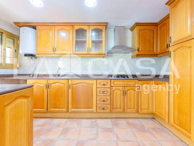 Piso en venta en Valencia, Ciutat Jardí. Piso en venta en Calle del Poeta Mas i Ros. Pisos.