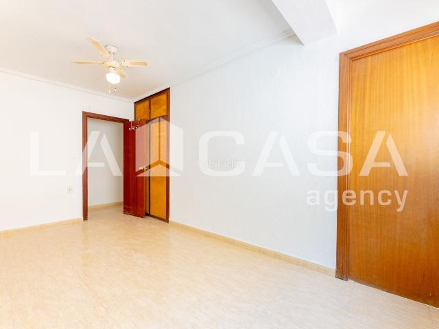 Piso en venta en Valencia, Ciutat Jardí. PISO EN VENTA En Carrer del Poeta Mas I Ros, València, Comunidad Valenciana, España. Pisos.