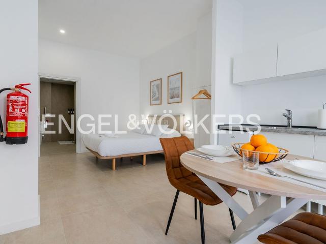 Piso en venta en Valencia, Ciutat Jardí. Propiedad en rentabilidad con licencia turística. Pisos.