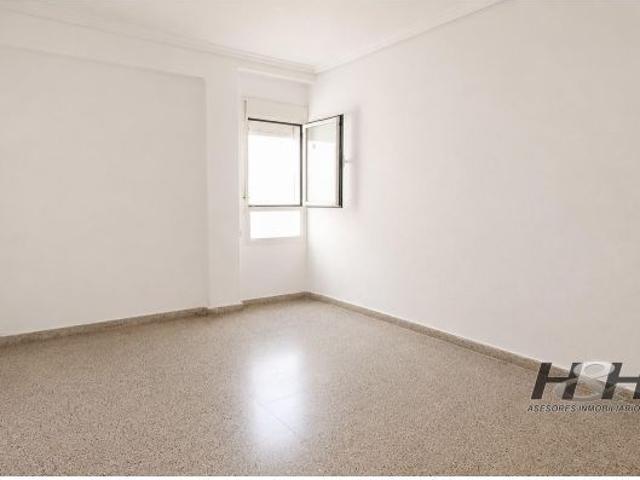 Piso en Venta en Valencia de las Torres, Valencia