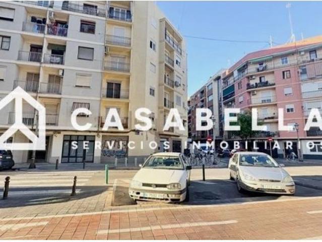 Piso en Venta en Valencia de las Torres, Valencia