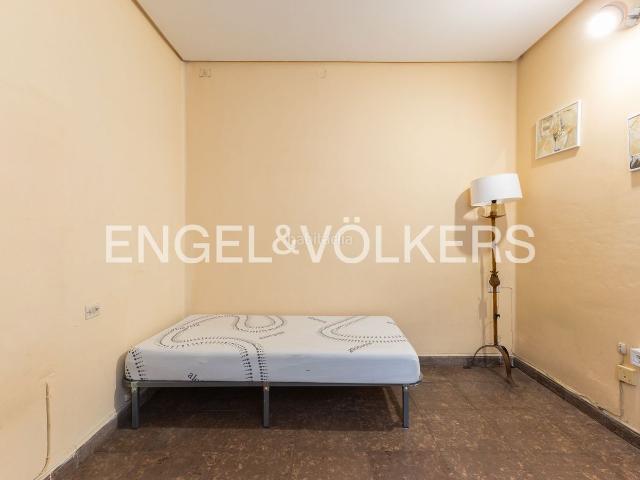 Piso en venta en Valencia, El Mercat. VIVIENDA A REFORMAR JUNTO MERCADO CENTRAL. Pisos.