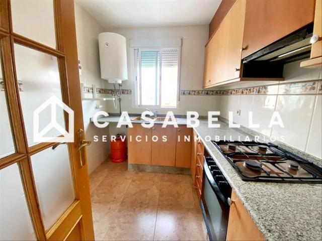Piso en venta en Valencia, El Cabanyal El Canyamelar. Casabella Inmobiliaria vende piso en Poblats Maritims El Cabañal muy próximo a la playa. Pisos.