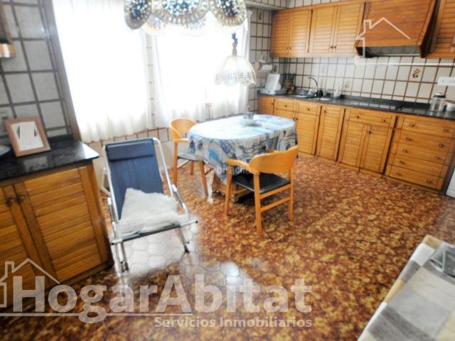 Piso en venta en Valencia, El Cabanyal El Canyamelar. MUY AMPLIO CON GARAJE Y TERRAZA CERCA DE LA PLAYA. Pisos.
