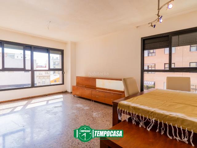 Piso en venta en Valencia, El Cabanyal El Canyamelar. Piso en venta en Calle de la Serradora. Pisos.