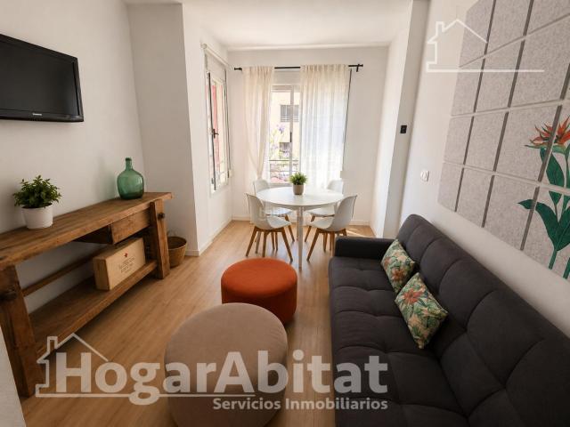 Piso en venta en Valencia, El Cabanyal El Canyamelar. REFORMADO, BONITO Y MUY LUMINOSO CON TERRAZA MUY CERCA DE LA PLAYA. Pisos.