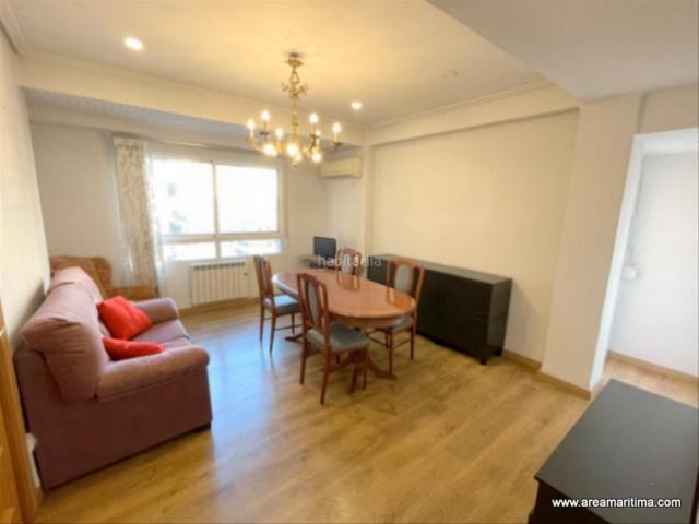 Piso en venta en Valencia, El Cabanyal El Canyamelar. Venta de vivienda exterior, reformada, de 3 habitaciones, localizada en la calle de la Reina con Mediterráneo, en El Cabanyal Val. Pisos.