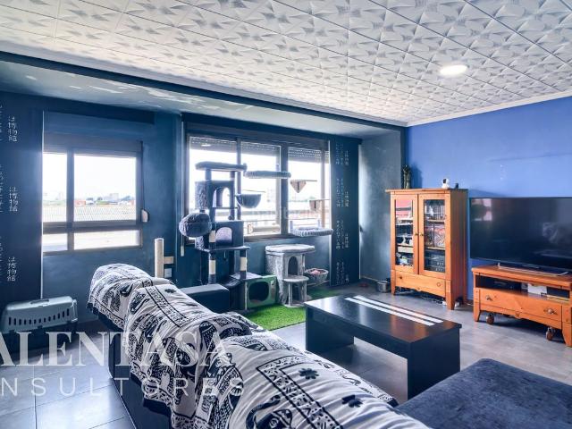 Piso en venta en Valencia, El Castellar i l'Oliverar. Vivienda reformada con vistas despejadas a la huerta, junto a Valencia. Pisos.