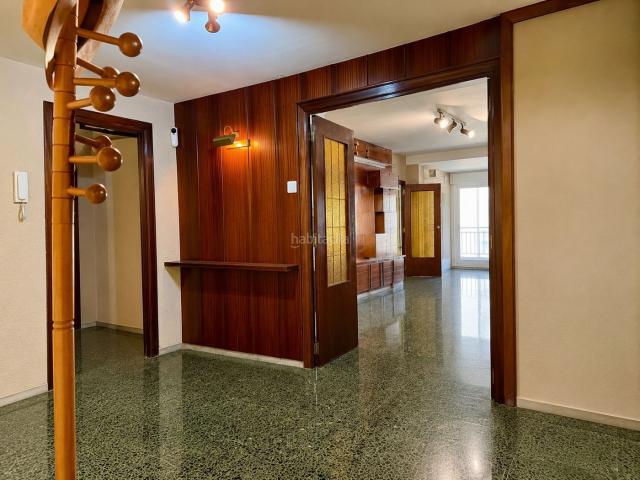 Piso en venta en Valencia, El Carme. Exclusiva vivienda con terraza y garaje junto a las Torres de Quart. Pisos.