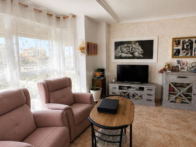 Piso en venta en Valencia, El Perellonet. Amplio piso de 4 dormitorios con vistas al puerto deportivo y al mar en El Perellonet. Pisos.