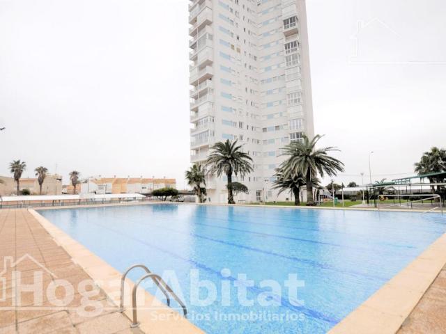 Piso en venta en Valencia, El Perellonet. REFORMADO CON PISCINA Y GARAJE JUNTO A LA PLAYA. Pisos.