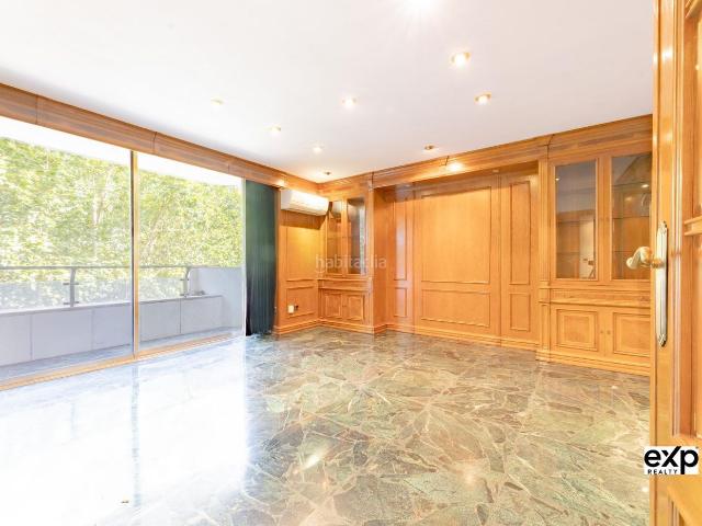 Piso en venta en Valencia, El Pla del Remei. Piso en Gran Via Marques del Turia con dos plazas de garaje. Pisos.