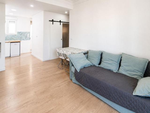 Piso en venta en Valencia, En Corts Doctor Waksman. Piso reformado de 3 habitaciones con balcón en En Corts. Pisos.