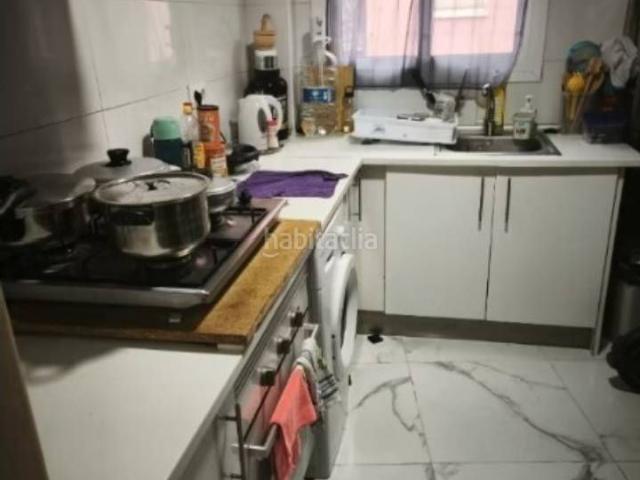 Piso en venta en Valencia, Fonteta de Sant Lluís. Venta de piso en Fonteta de Sant Lluís, València Capital. SIN ASCENSOR Y CON INQUILINOS. Pisos.