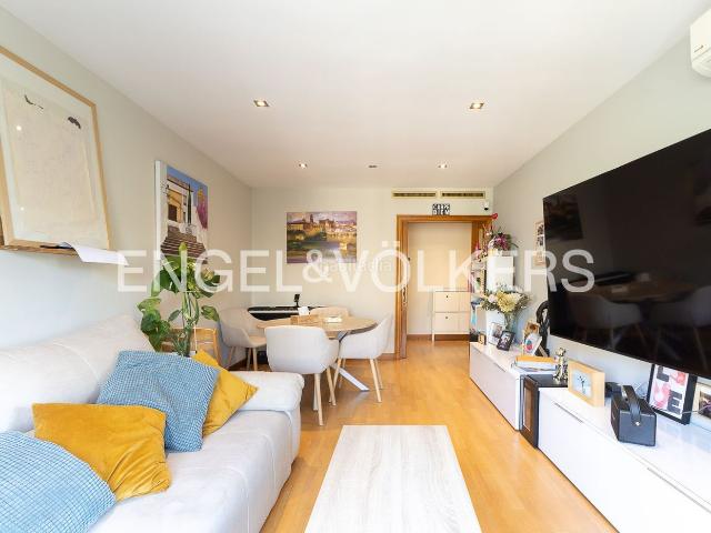 Piso en venta en Valencia, Gran Via. LUMINOSA PROPIEDAD EN ANTIGUO REINO. Pisos.