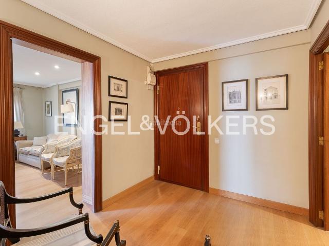 Piso en venta en Valencia, Jaume Roig. Amplia vivienda en séptima altura con dos terrazas en Zona Jaume Roig. Pisos.