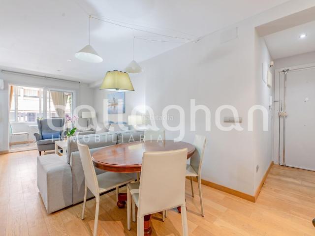 Piso en venta en Valencia, Jaume Roig. Vivienda esquinera, reformada y muy luminosa en Pla del Real. Pisos.