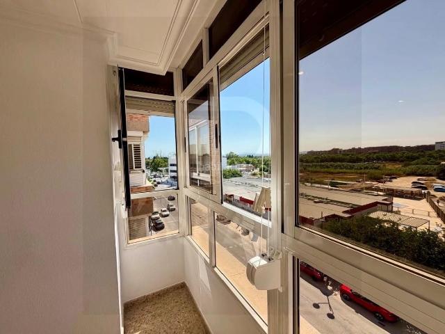 Piso en venta en Valencia, L´Hort de Senabre. Amplio piso de 3 dormitorios con garaje junto al Hospital Universitario Doctor Peset Valencia. Pisos.