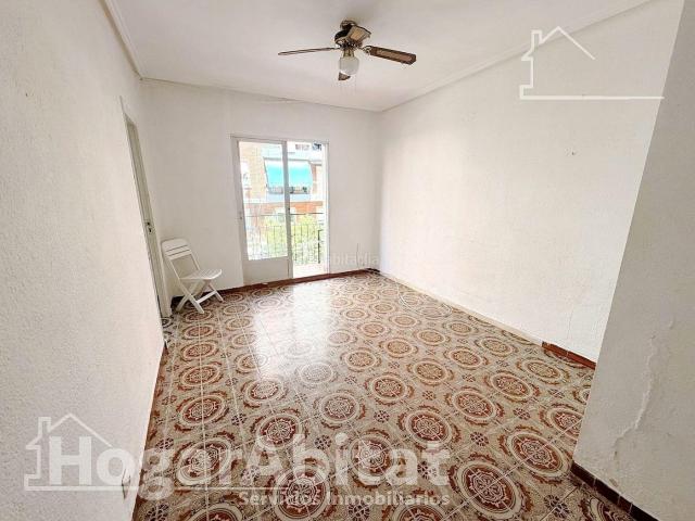 Piso en venta en Valencia, La Creu del Grau. ACOGEDOR, EXTERIOR Y LUMINOSO CON BALCÓN, CERCA DE LA AV DEL PUERTO. Pisos.