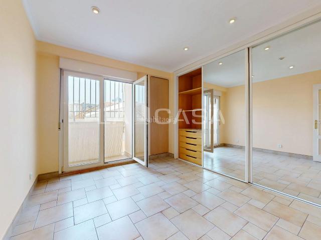 Piso en venta en Valencia, La Creu del Grau. Luminoso piso de 2 habitaciones con balcón y terraza. Pisos.