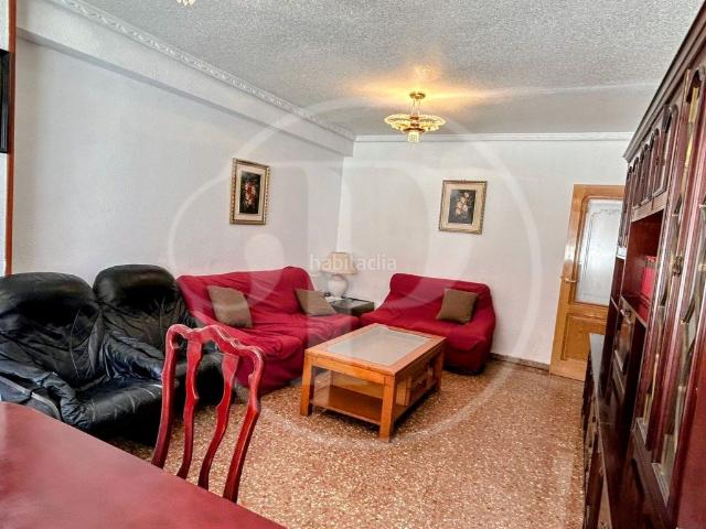 Piso en venta en Valencia, La Llum. Amplia vivienda de 4 dormitorios junto al Hospital General de Valencia. Pisos.