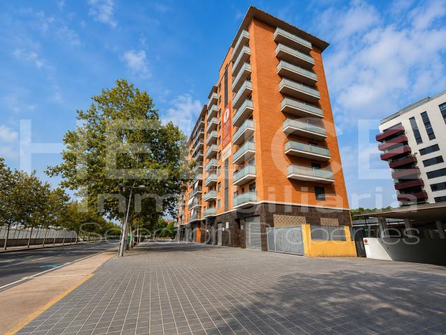 Piso en venta en Valencia, La Punta. LUZ, AMPLITUD Y VISTAS DESPEJADAS EN UNA NOVENA PLANTA CON PISCINA Y GARAJE. Pisos.