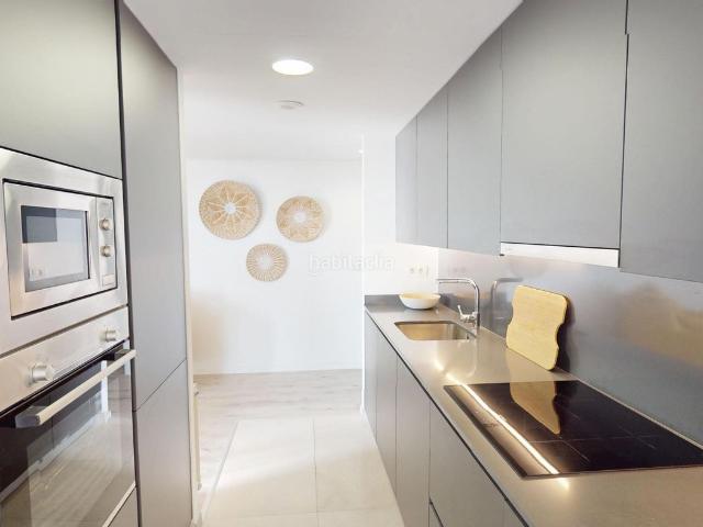 Piso en venta en Valencia, La Punta. Ubicación privilegiada junto a Roig Arena con garaje y trastero incluidos. Pisos.