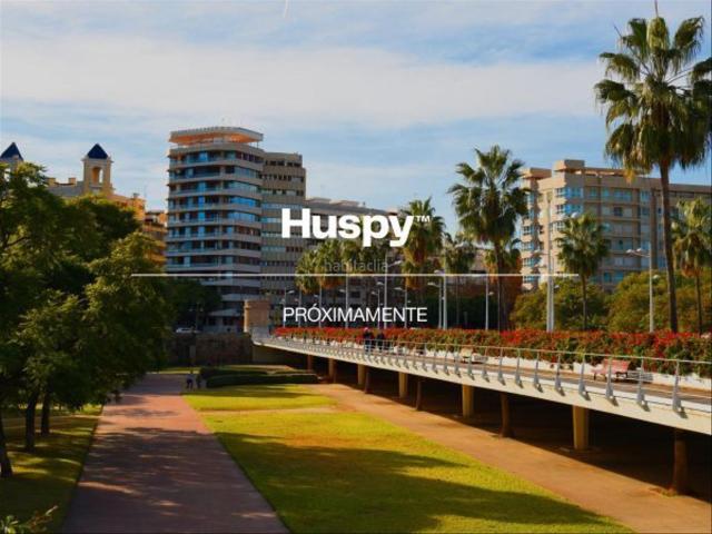 Piso en venta en Valencia, La Petxina. Piso en venta con vistas al río en La Petxina. Pisos.