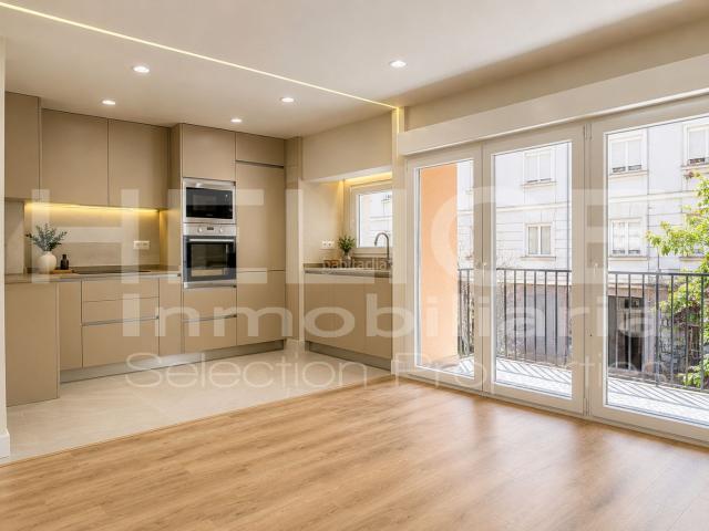 Piso en venta en Valencia, La Petxina. REFORMA DE DISEÑO+TERRAZA+BALCÓN. Pisos.