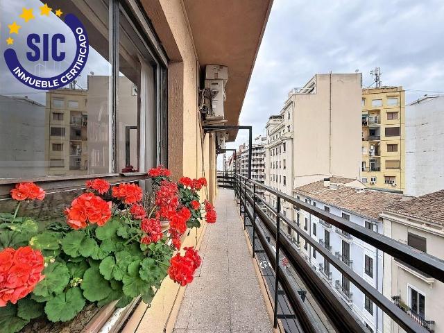 Piso en venta en Valencia, La Roqueta. Piso con Terraza Perimetral en Pleno Centro de Valencia! Junto a Plaza España. Pisos.