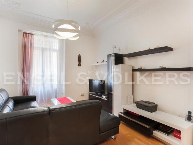 Apartamento en venta en Valencia, La Roqueta. Propiedad exterior reformada en el centro. Apartamentos.