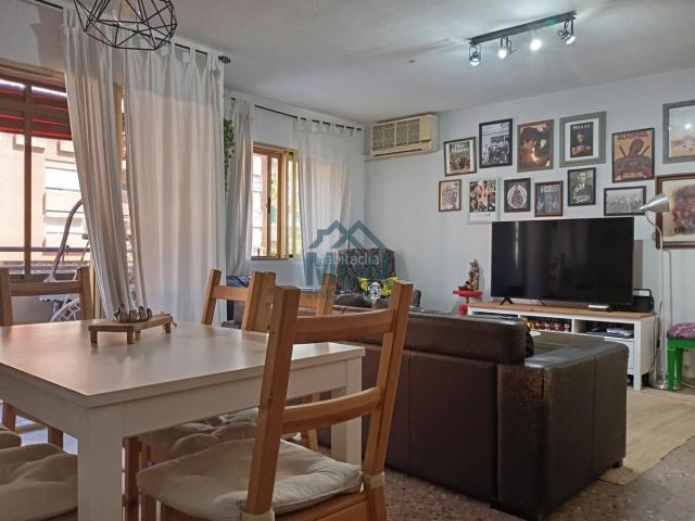 Piso en venta en Valencia, Les Tendetes Avenida Burjassot. Vivienda muy amplia en el barrio de Tendetes. Pisos.