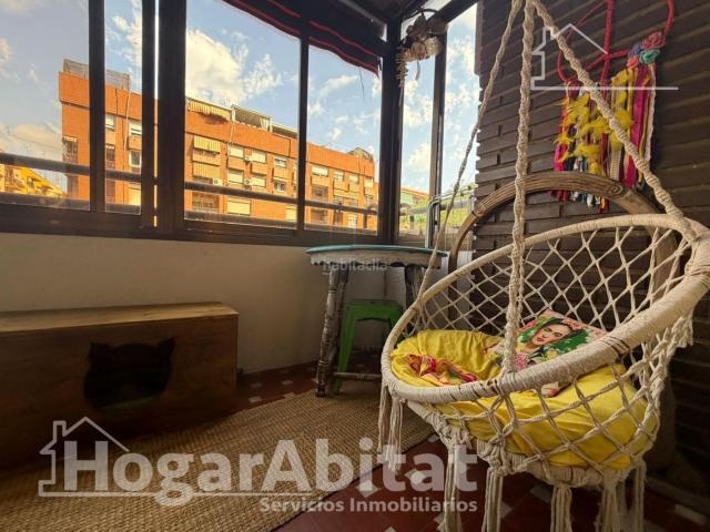 Piso en venta en Valencia, Les Tendetes Avenida Burjassot. EXTERIOR Y AMPLIO CON CINCO DORMITORIOS Y ASCENSOR. Pisos.