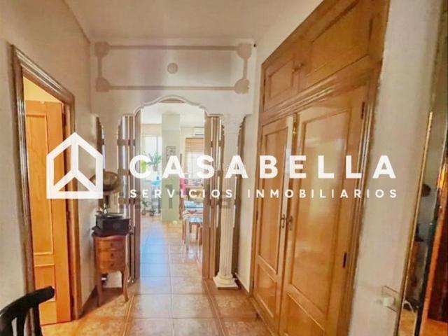 Piso en venta en Valencia, Russafa. CASABELLA INMOBILIARIA vende piso en la calle Cádiz en pleno barrio de Ruzafa. Pisos.