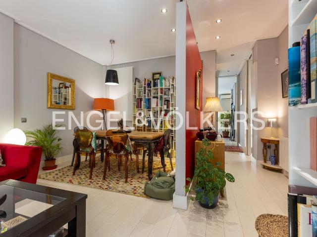 Piso en venta en Valencia, Russafa. Acogedor apartamento con amplio balcón en el corazón de Ruzafa. Pisos.