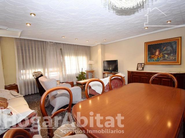 Piso en venta en Valencia, Russafa. ALTO, SOFISTICADO Y EXTERIOR CON BALCÓN Y GARAJE. Pisos.