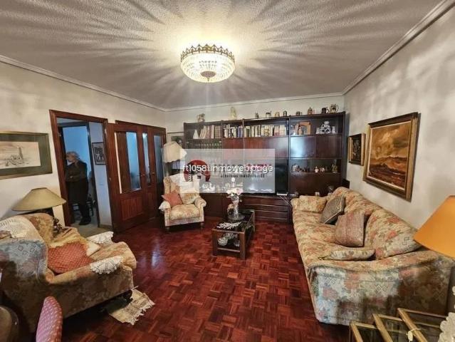 Piso en venta en Valencia, Russafa. En el corazón de Ruzafa, este piso señorial de techos altos. Pisos.