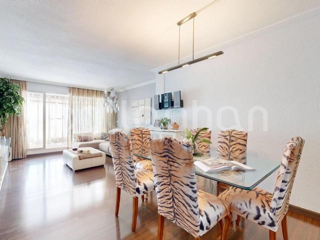 Piso en venta en Valencia, Russafa. Espectacular vivienda de 4 habitaciones con gran terraza y garaje en Ruzafa. Pisos.