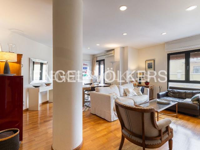 Piso en venta en Valencia, Russafa. Exclusivo Apartamento con dos balcones en calle Sueca, pleno corazón de Ruzafa. Pisos.