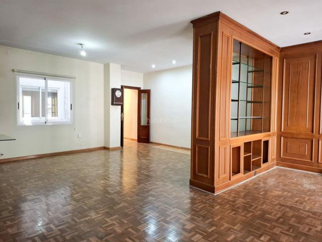 Piso en venta en Valencia, Russafa. Piso en venta en Valencia, con garaje, en pleno centro de la ciudad. Pisos.