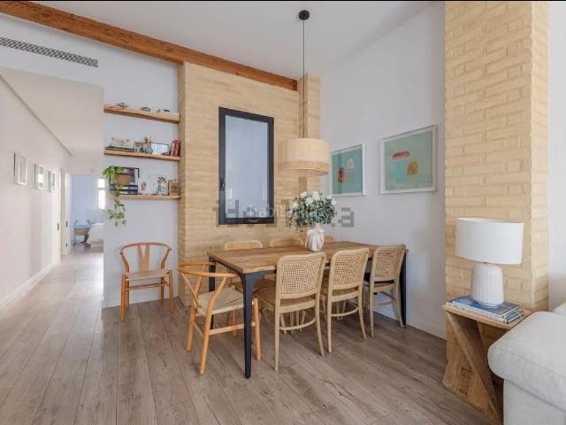 Piso en venta en Valencia, Russafa. Piso exclusivo reformado con techos altos y vigas de madera en Reino de Valencia. Pisos.