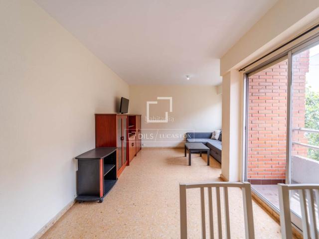 Piso en venta en Valencia, Sant Antoni. Piso exterior con orientación sur en venta y plaza de garaje en el barrio de Morvedre. Pisos.