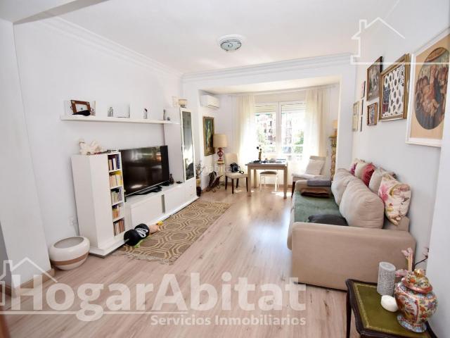 Piso en venta en Valencia, Sant Antoni. REFORMADO, EXTERIOR Y AMPLIO CON 4 DORMITORIOS EN PRIMADO REIG. Pisos.
