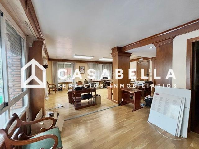 Piso en venta en Valencia, Sant Francesc. CASABELLA INMOBILIARIA vende fantástico piso en San Francesc Ciutat Vella con una ubicación privilegiada. Pisos.