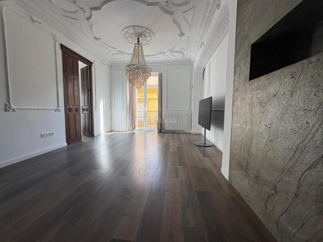 Piso en venta en Valencia, Sant Francesc. CÉNTRICO PISO CON ENCANTO Y PLAZA DE GARAJE. Pisos.