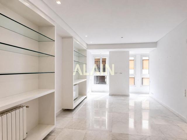 Piso en venta en Valencia, Sant Francesc. PISO REFORMADO EN VENTA JUNTO A LA PLAZA DEL AYUNTAMIENTO. Pisos.