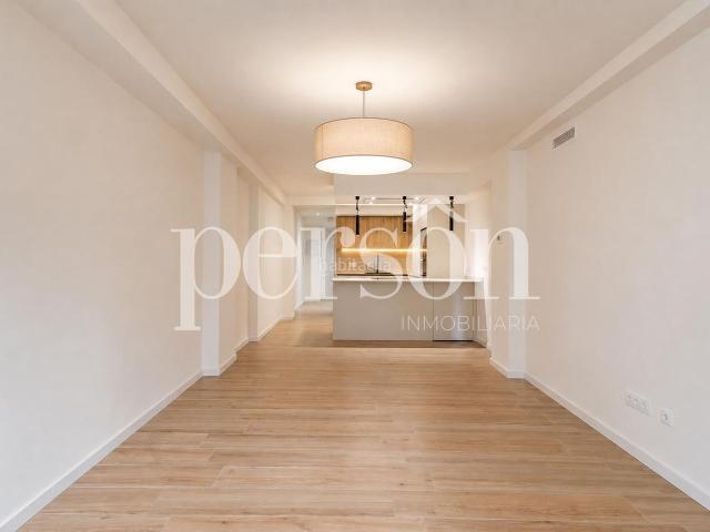 Piso en venta en Valencia, Sant Isidre. Vivienda reformada a estrenar junto al metro de San Marcelino. Pisos.