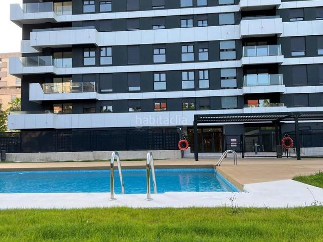 Piso en venta en Valencia, Sant Pau. Apartamento a la venta en un residencial cerrado en Campanar, Valencia. Posee complejo deportivo, pista de padel, piscina y demás. Pisos.